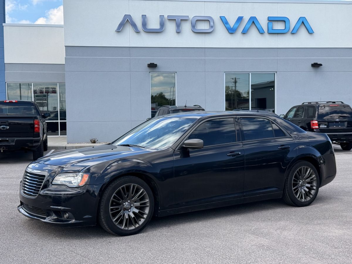 2013 Chrysler 300 C Varvatos Collection's photo