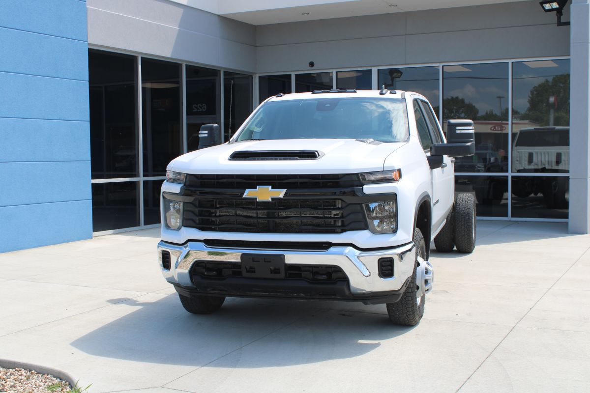 2024 Chevrolet Silverado HD WT 4WD Crew Cab 171.5" WB's photo