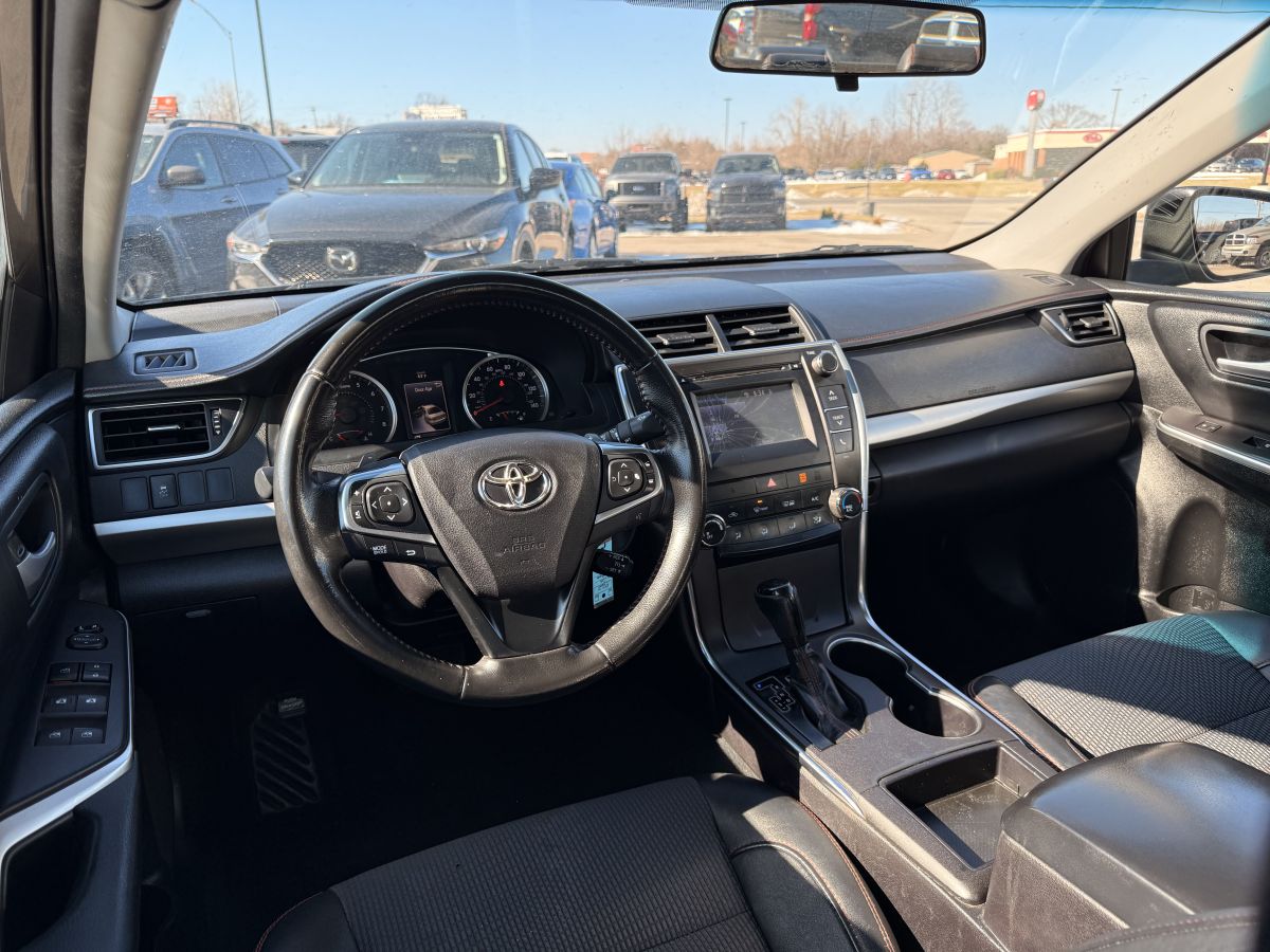 2016 Toyota Camry Special Edition - Photo 10
